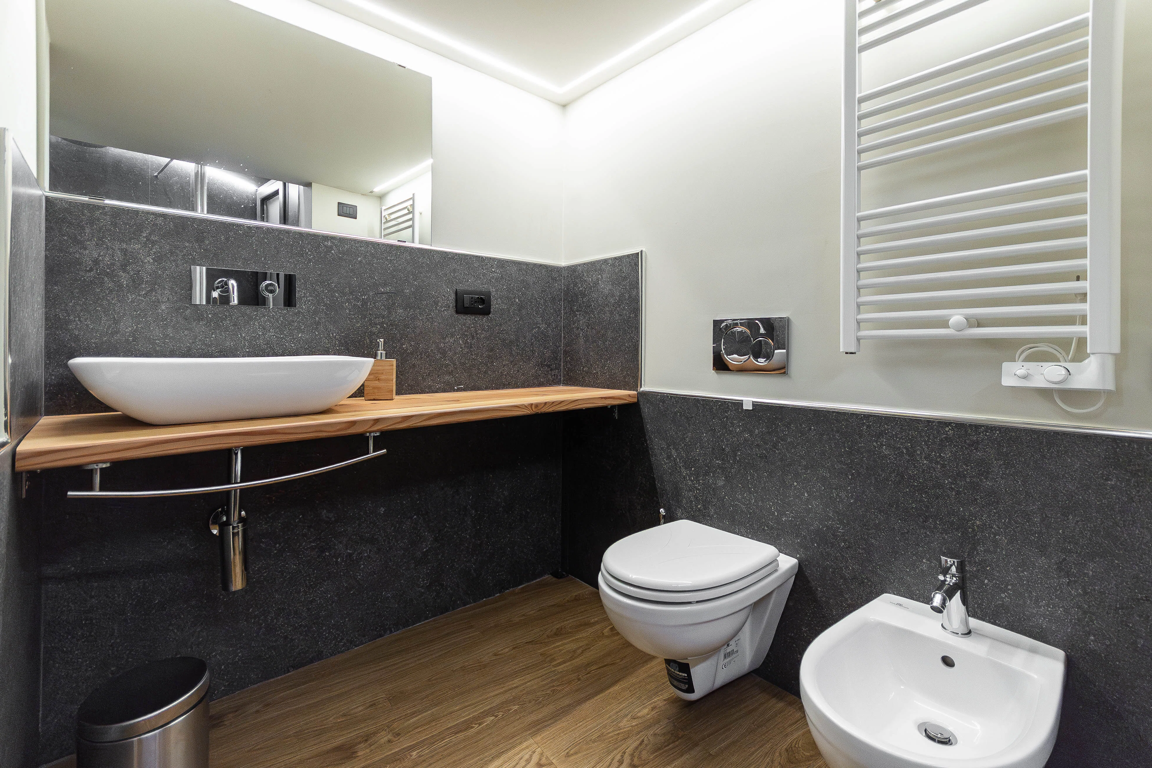 Bagno principale Appartamento B con doccia