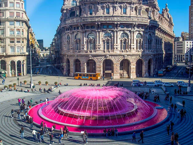 Piazza de Ferrari – der Hauptplatz Genuas mit dem monumentalen Brunnen